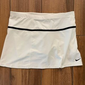 NWT WHITE NIKE TENNIS SKIRT -size M